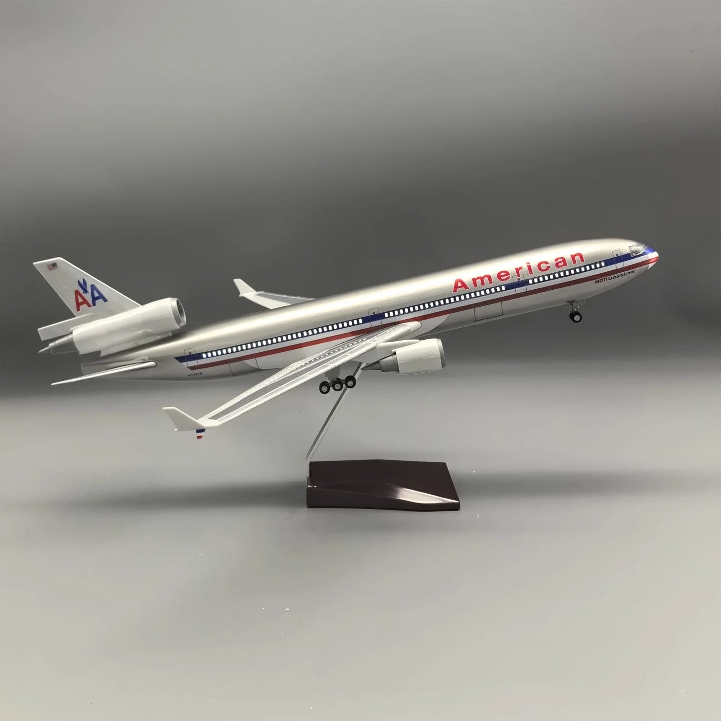 1:130 Scale plane model American MD-11 Toy planes 47cm resin Airplanes Model Kit With Lights And Wooden Base Collected Gift