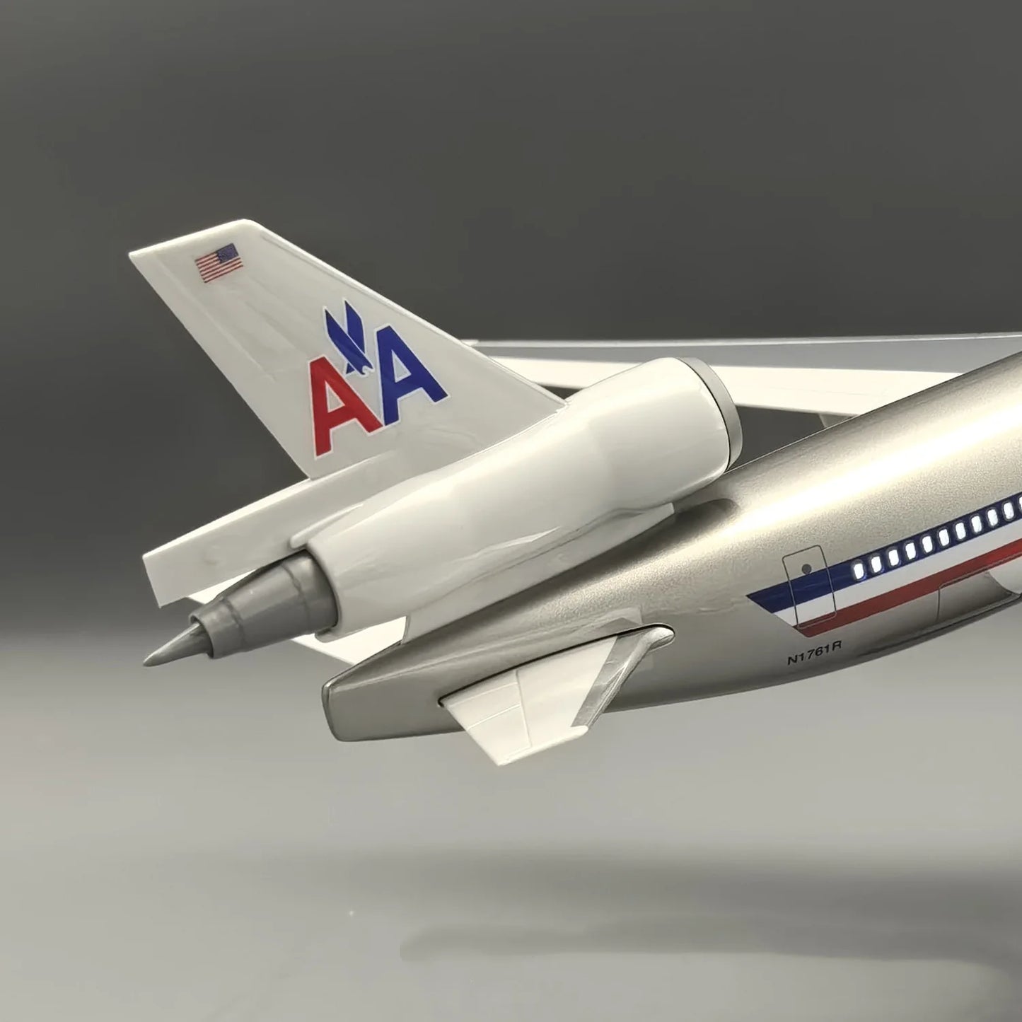 1:130 Scale plane model American MD-11 Toy planes 47cm resin Airplanes Model Kit With Lights And Wooden Base Collected Gift